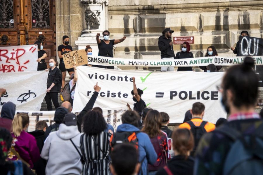 Pauschale Verurteilungen von Polizeibeamten sind auch in der Schweiz Salonfähig, erklärt Christina Bachmann-Roth in ihrer Kolumne. (Symbolbild)