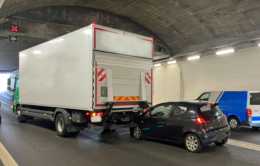 Auffahrunfall im Reussporttunnel.