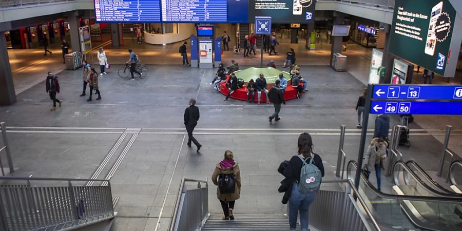 In dieser zentralen Halle des Hauptbahnhofs Bern fand der Angriff statt. (Archivbild)