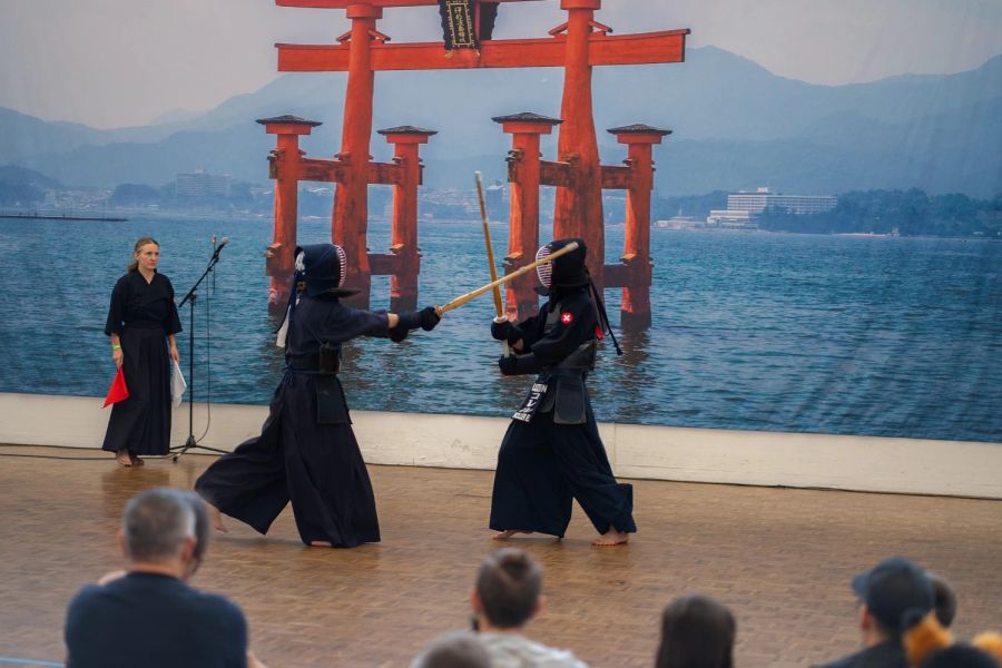 Auf der Martial Arts Stage demonstrieren lokale Vereine asiatische Kampfkunst.