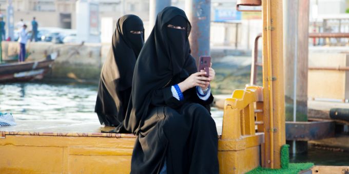 Frankreich - Staatsrat billigt Verbot von Abayas an Schulen