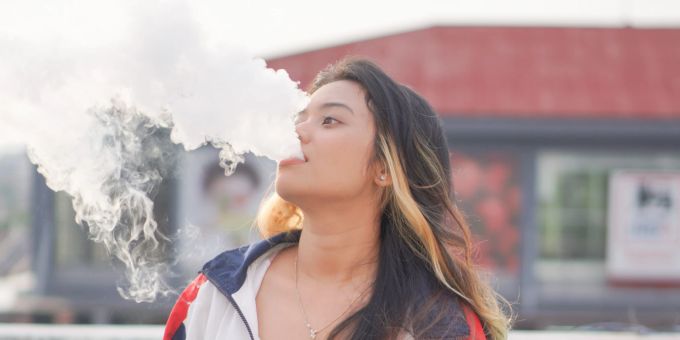 «Qualmte» - Schwangere beim Vapen erwischt – ist das gefährlich?