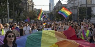 Überall Regenbogen - Tausende Menschen bei Pride-Parade in Belgrad Überall Regenbogen - Tausende Menschen bei Pride-Parade in Belgrad