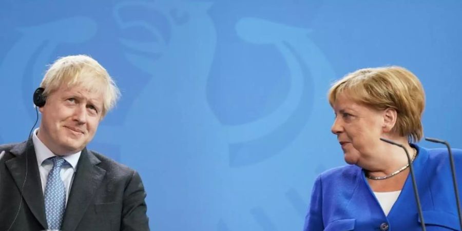 Bundeskanzlerin Angela Merkel (CDU) und Boris Johnson bei der Pressekonferenz im Bundeskanzleramt. Foto: Kay Nietfeld