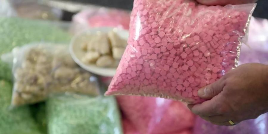 Im Drogen-Onlineshop «Chemical Revolution» sind vor allem synthetische Drogen wie Ecstasy zum Verkauf angeboten worden. Symbolbild: Henning Kaiser Foto: Henning Kaiser