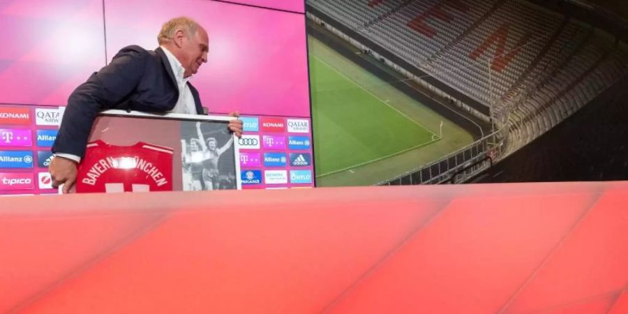 Uli Hoeness wird sich nach vier Jahrzehnten aus der Führungsspitze des FC Bayern München zurückziehen. Foto: Peter Kneffel