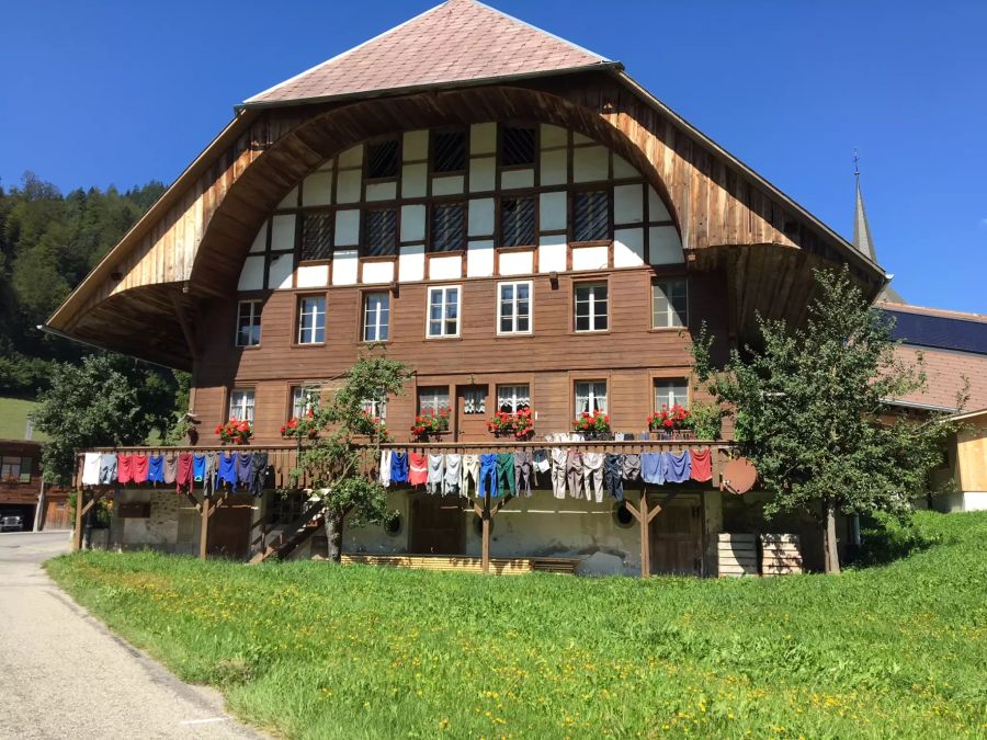 Traditionelles Truber-Häuschen im Dorfkern.