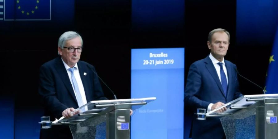 EU-Kommissionschef Juncker (l.) und Ratspräsident Tusk in Brüssel