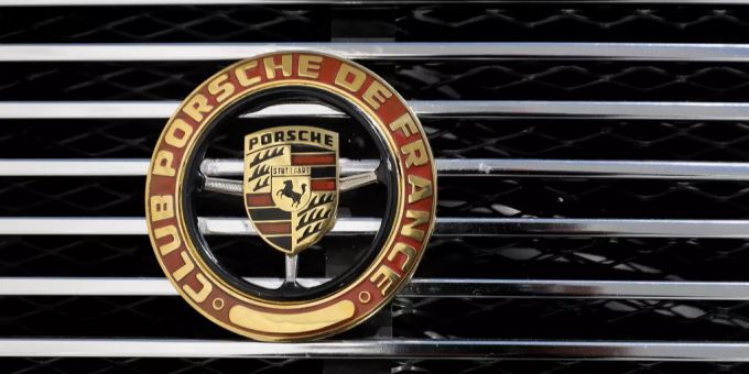 In Deutschland wurden zwei Büros von Porsche untersucht. Porsche