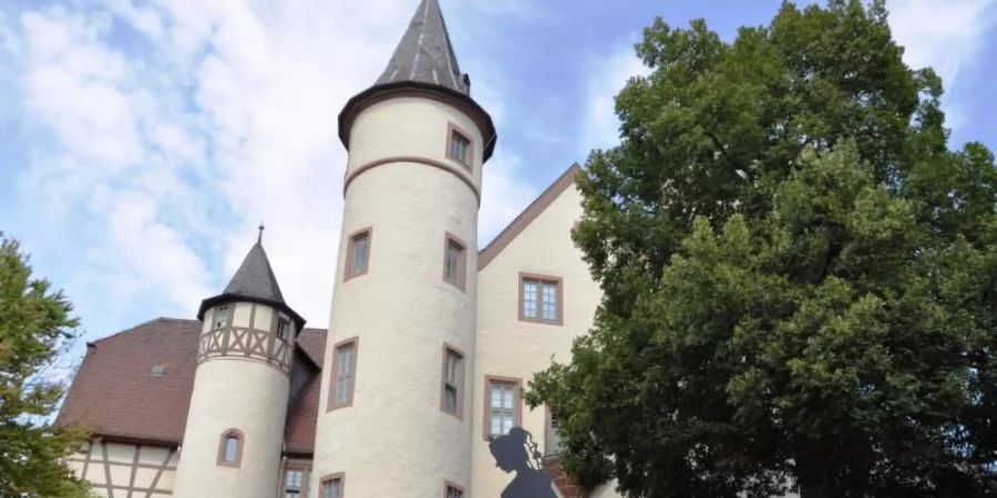 In dem Schloss in Lohr am Main ist Maria Sophia von Erthal aufgewachsen, die für das historische Vorbild für das Märchen «Schneewittchen» gehalten wird. Foto: Barbara Grimm/Spessartmuseum