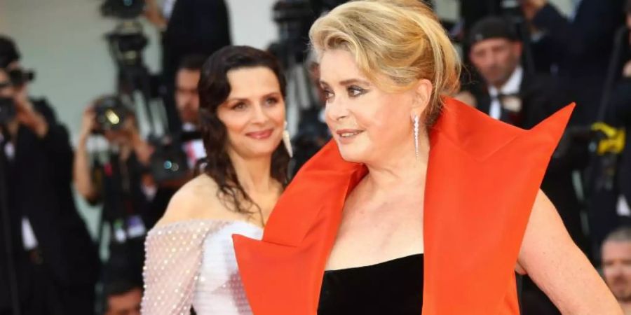 Juliette Binoche und Catherine Deneuve kommen zur Eröffnungsgala. Foto: Joel C Ryan/Invision/AP