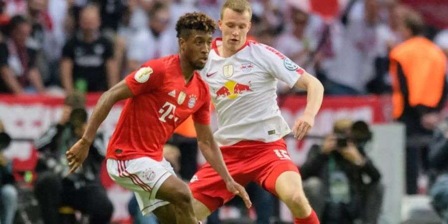 Könnten wieder aufeinandertreffen: Kingsley Coman vom FC Bayern München (l) und Leipzigs Lukas Klostermann. Foto: Matthias Balk