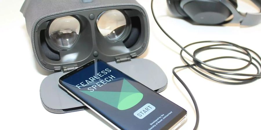 Lässt sich Vortragsangst durch Training in der virtuellen Realität überwinden? Das testen derzeit Forscher der Uni Basel.