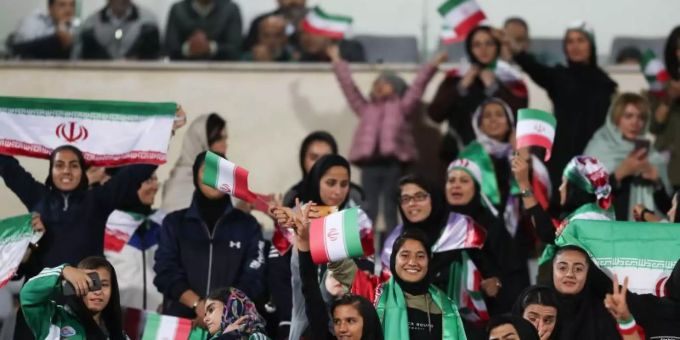 Bei Länderspielen dürfen iranische Frauen nun ins Fussball-Stadion. Foto: Saeid Zareian Bei Länderspielen dürfen iranische Frauen nun ins Fussball-Stadion. Foto: Saeid Zareian