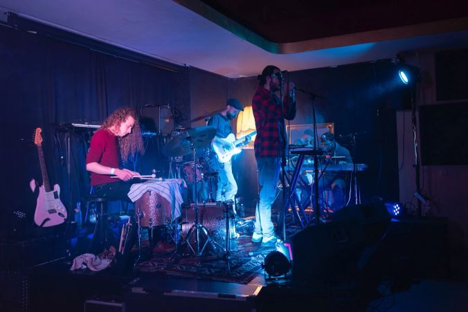 Der Sound der Band ist abwechslungsreich mit Anleihen bei Reggae und Dreampop.