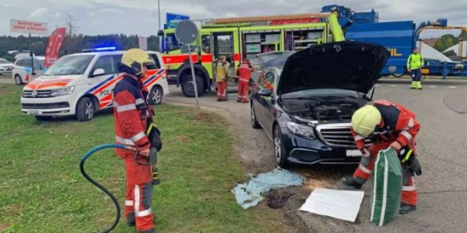 Uster: Personenwagen fing während Fahrt Feuer. Uster: Personenwagen fing während Fahrt Feuer