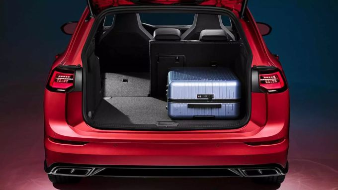 Mit 611 Litern ist der Kofferraum grösser als bei Audi A6 oder Opel Insignia - aber trotzdem nur auf Vorgängerniveau. 2021 VW Golf Variant