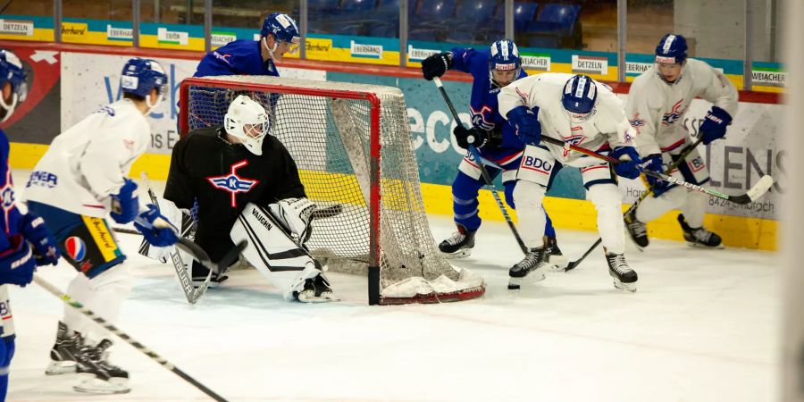 Der EHC Kloten beim Training.