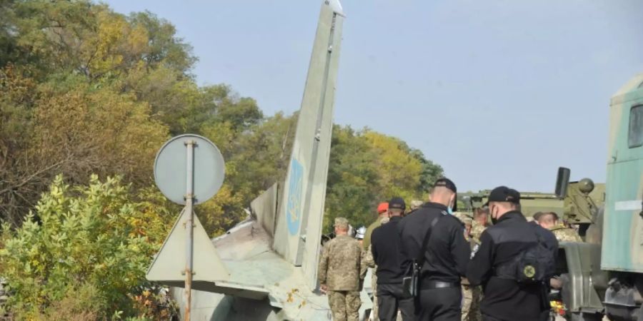 Militärangehörige an der Absturzstelle