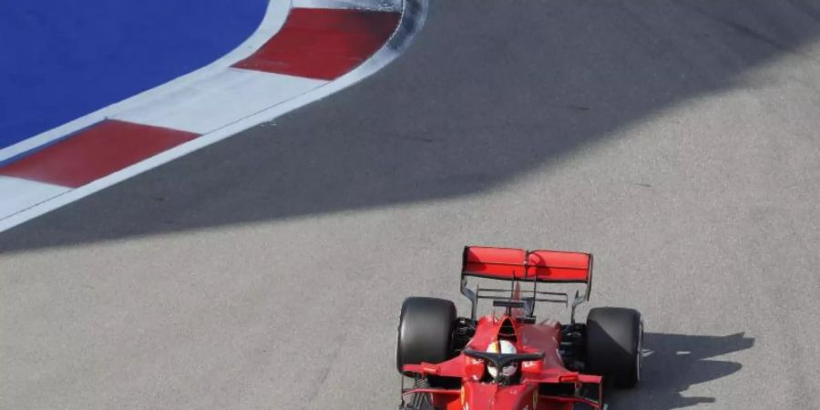Mehr als Platz zehn war für Sebastian Vettel beim Training in Sotschi nicht drin. Foto: Yuri Kochetkov/Pool EPA/AP/dpa