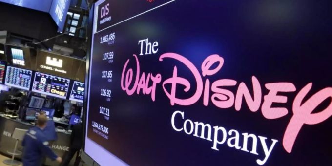 Das Walt Disney Co. Logo ist in der New York Stock Exchange (USA) auf einem Bildschirm zu sehen. Foto: Richard Drew/AP/dpa disney