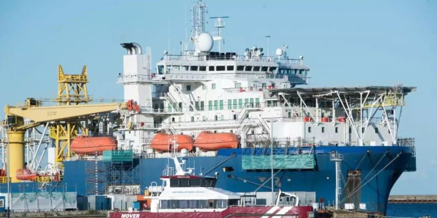 Das russische Verlegeschiff „Akademik Tscherski“ liegt im Hafen Mukran auf der Insel Rügen. Foto: Stefan Sauer/dpa-Zentralbild/dpa