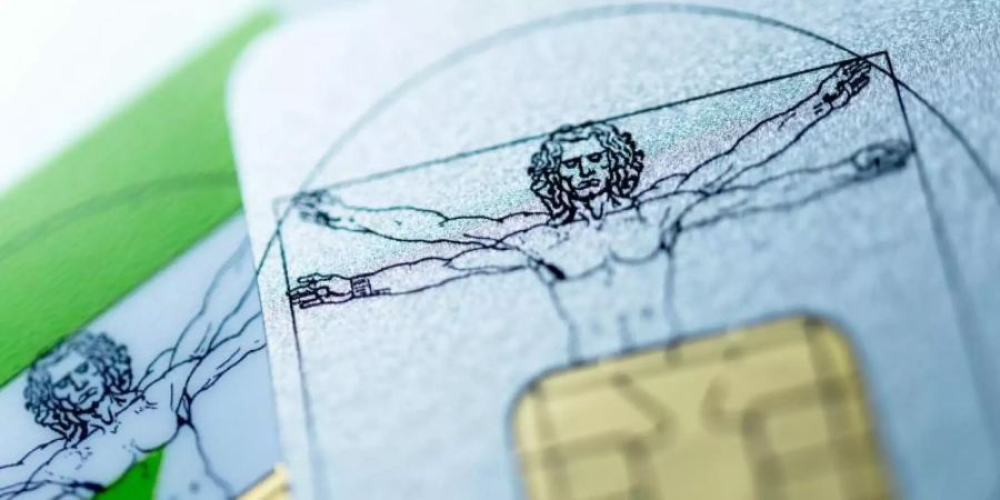Gesetzlich Versicherte müssen im kommenden Jahr mit erhöhten Zusatzbeiträgen rechnen. Foto: Alexander Heinl/dpa-tmn