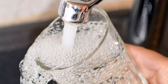 Das Trinkwasser in Realp war verschmutzt. Trinkwasser Realp Symbolbild