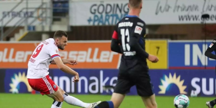 Manuel Wintzheimer (l) läuft dieses Saison für den Hamburger Sport Verein auf. Foto: Friso Gentsch/dpa