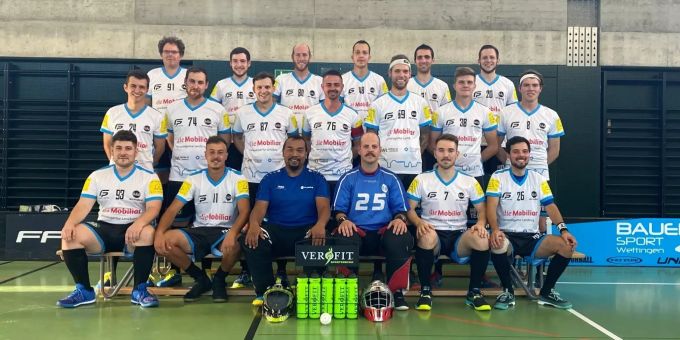 Das Herren-Team musste eine schmerzliche Cupniederlage verdauen. Nach einem tollen Fight verlor die Truppe um Spielertrainer Pipo Schnyder (Nummer 91) mit 4:5 gegen das Kleinfeld Team aus Nu UHC Lenzburg