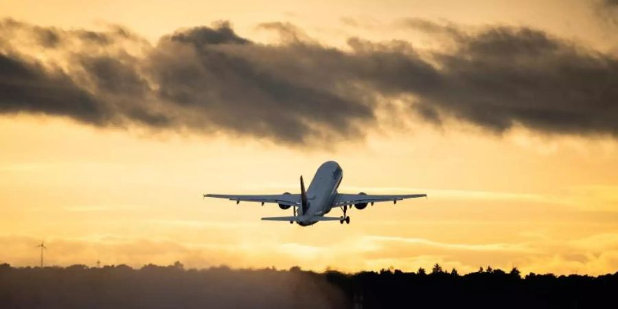 Die Bundesregierung hat die Reisewarnung für mehr als 160 Länder ausserhalb der Europäischen Union bis zum 14. September 2020 verlängert. Foto: Andreas Arnold/dpa