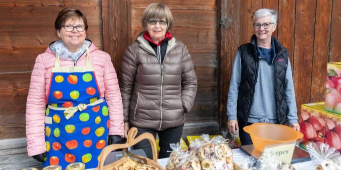 Elisabeht, Verena und Sibylle freuten sich über die zahlreichen Besucher in Seengen. Mosttag Schloss Hallwyl Seengen