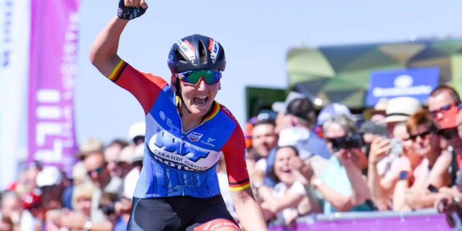 Hofft bei der WM auf einen Top-Ten-Platz im Einzelzeitfahren: Lisa Brennauer. Foto: Hendrik Schmidt/dpa-Zentralbild/dpa