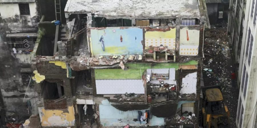Zahl der Todesopfer nach Wohnhaus-Einsturz in Indien steigt auf 35