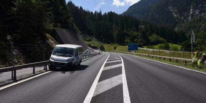 Andeer GR: Verletzte Person nach Verkehrsunfall. Andeer GR: Verletzte Person nach Verkehrsunfall