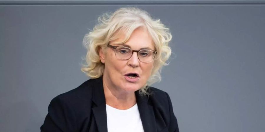 Will Firmensanierung ohne Insolvenzverfahren erleichtern: Christine Lambrecht. Foto: Bernd von Jutrczenka/dpa