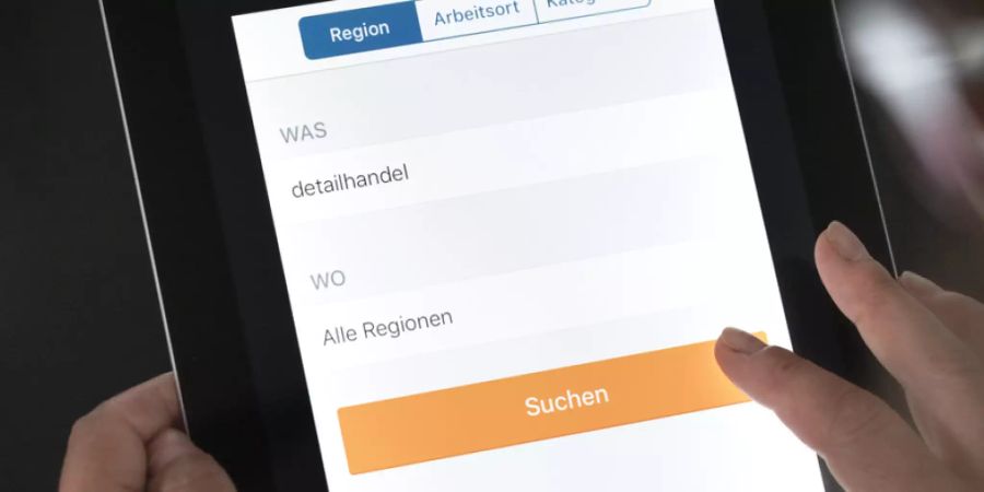Fast jede/r fünfte Erwerbstätige in der Schweiz hat 2018/19 die Stelle aufgegeben, 12,8 Prozent zugunsten eines anderen Jobs. Etwas mehr als ein Drittel von ihnen garnierte danach mehr Lohn; bei einem Zehntel wurde die Lohntüte allerdings dünner. (Symbolbild)