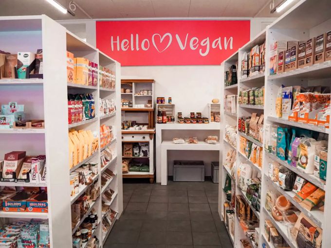 Das Team ist seit Anfang Jahr an der Zentralstrasse in Uster zu Hause. Hello Vegan