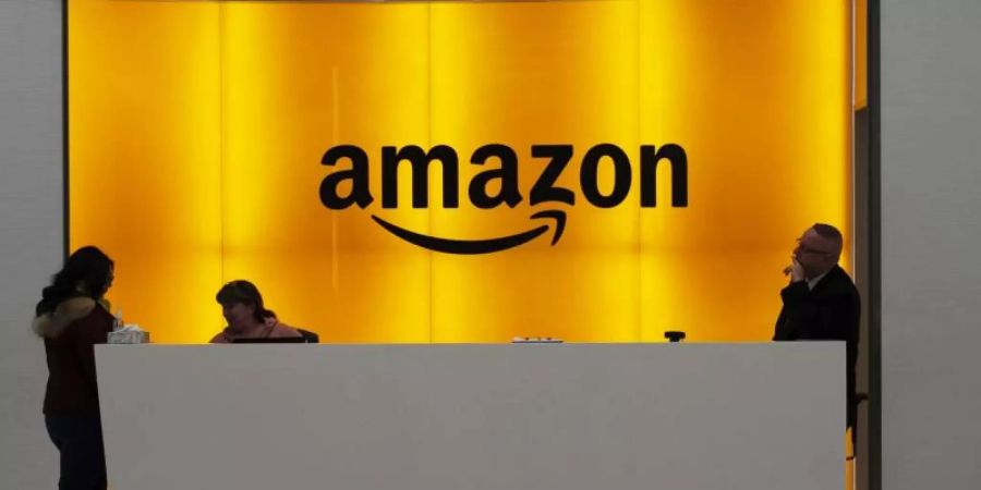 Amazon baut in der Coronavirus-Krise seine Belegschaft in den USA und Kanada in grossem Stil aus. Foto: Mark Lennihan/AP/dpa