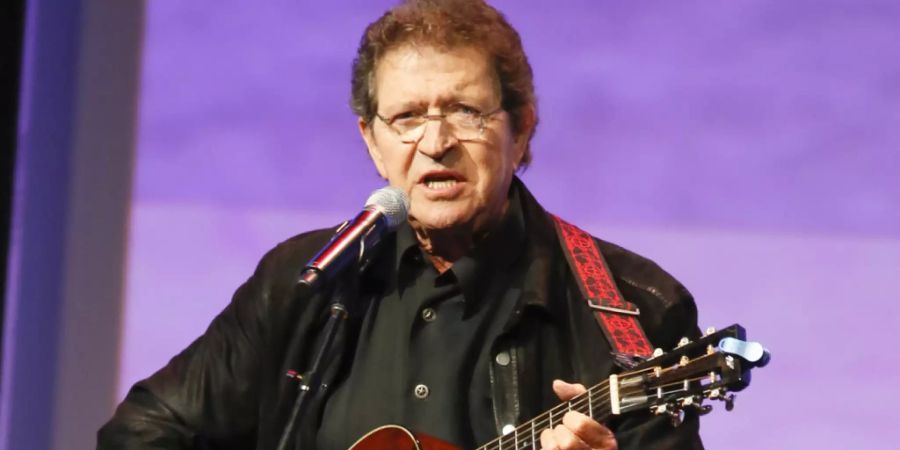 ARCHIV - Mac Davis während eines Auftritts bei den Texas Film Awards in Austin im Jahr 2014. Foto: Jack Plunkett/Invision/AP/dpa