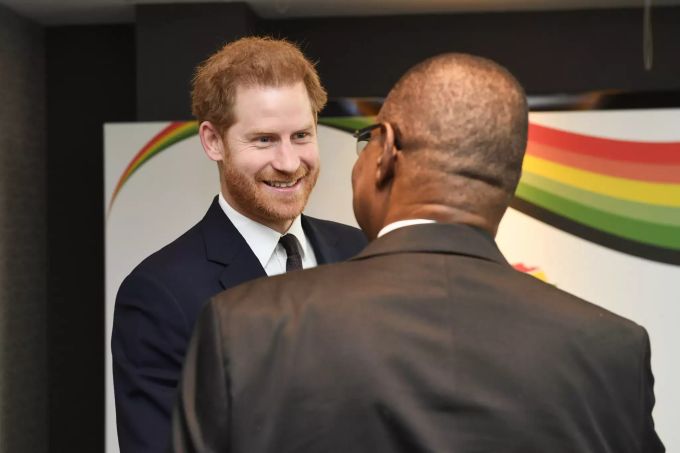 Im Januar sah es schon wesentlich fülliger auf dem Kopf von Prinz Harry, Ehemann von Meghan Markle aus. Prinz Harry