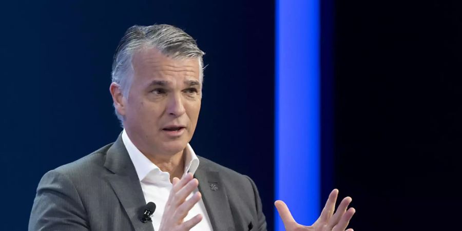 Die UBS schüttet auch dieses Jahr eine Dividende aus: Noch-CEO Sergio Ermotti an einem Gespräch (Archivbild).