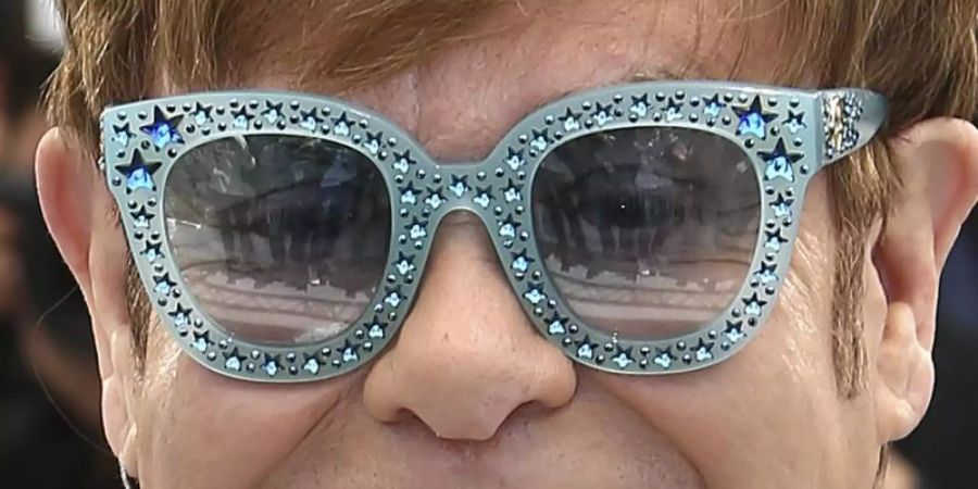 Elton John sorgt sich um die kleinen Plattenläden. Foto: Joel C Ryan/Invision/AP/dpa