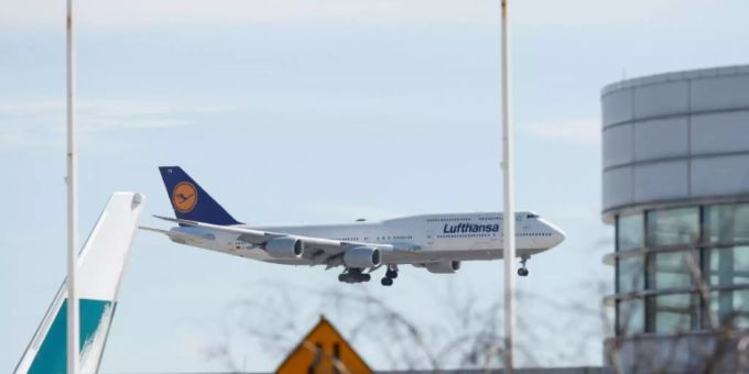 Unzählige Flüge weltweit gestrichen Unzählige Flüge weltweit gestrichen