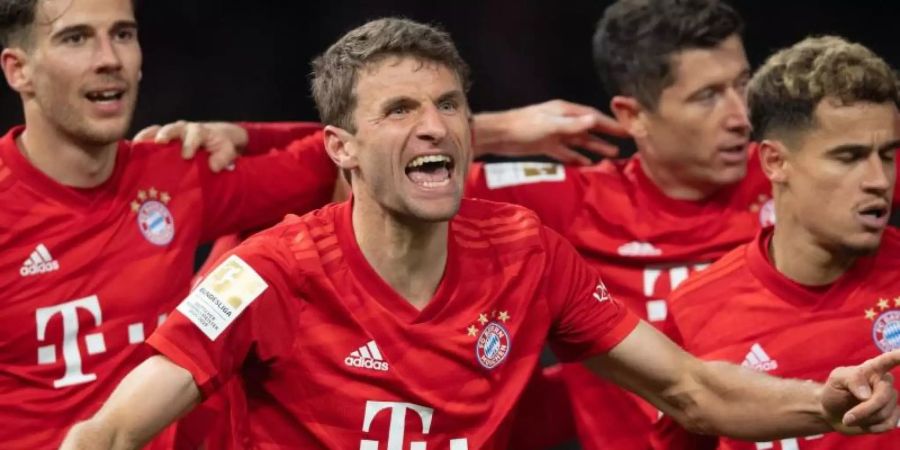 Thomas Müller (M) feiert seinen Treffer zum 1:0 gegen Hertha. Foto: Soeren Stache/dpa-Zentralbild/dpa