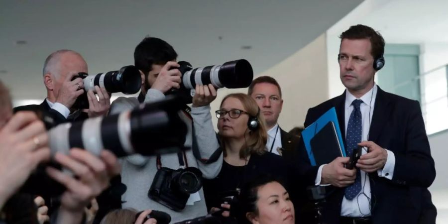 Regierung mahnt bei Einschränkungen zur Geduld