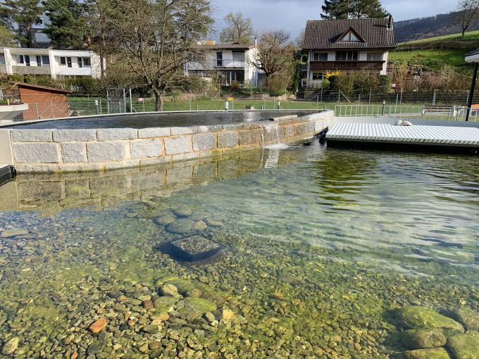 Der Teich mit Goldfischen wurde neu errichtet. Altersheim Brüggli Dulliken