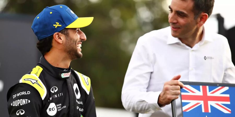 Daniel Ricciardo (li.) im Gespräch mit Renault-F1-Chef Cyril Abiteboul.