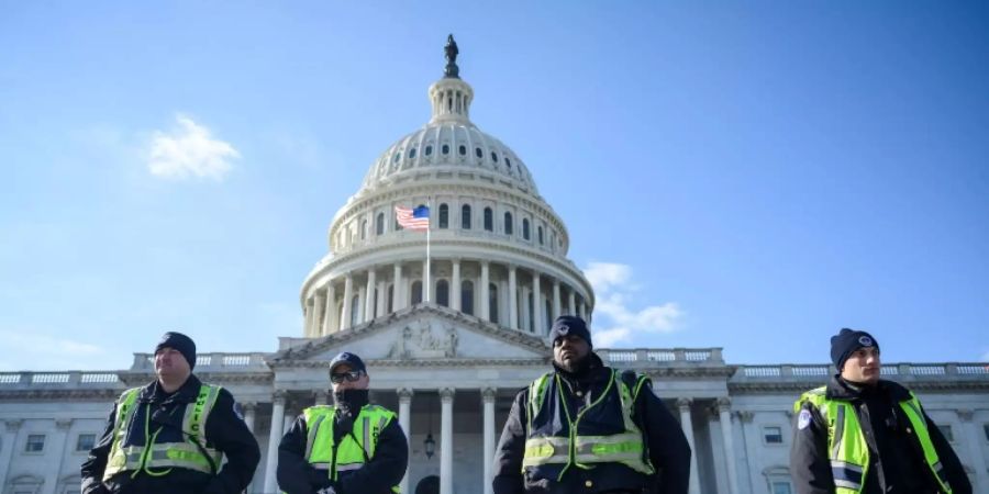 Polizisten vor dem US-Kongress