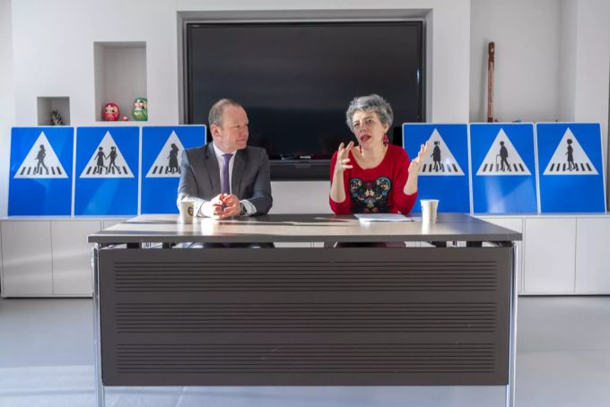 Serge Dal Busco (l.) und Sandrine Salerno (r.) bei der heutigen Pressekonferenz. genf verkehrsschilder